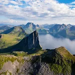 Villa Spacious Waterfront Gem - Panoramic View - Terrace Fjordgard