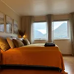 Spacious Waterfront Gem - Panoramic View - Terrace *