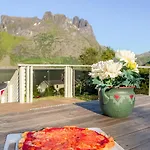 Spacious Waterfront Gem - Panoramic View - Terrace