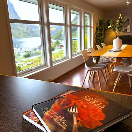 Spacious Waterfront Gem - Panoramic View - Terrace Villaer *