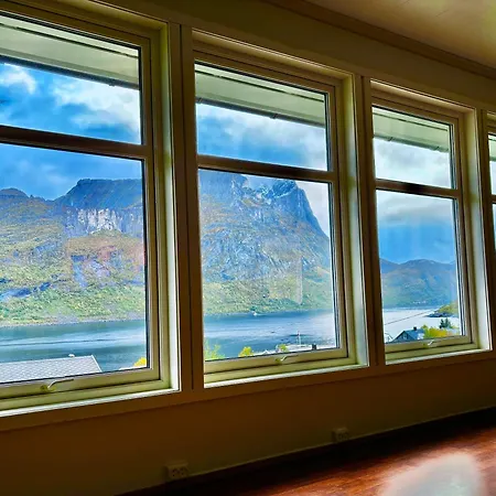 Spacious Waterfront Gem - Panoramic View - Terrace * Fjordgard