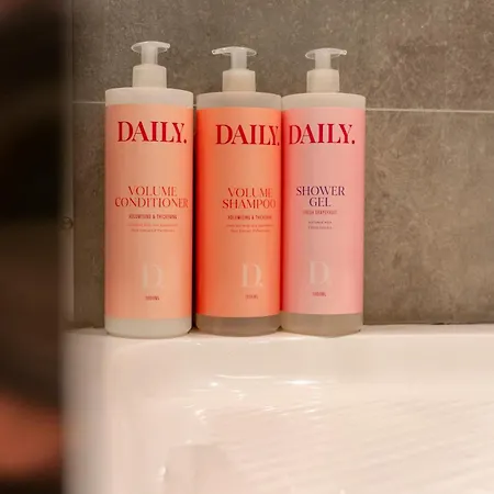 Spacious Waterfront Gem - Panoramic View - Terrace Villaer *