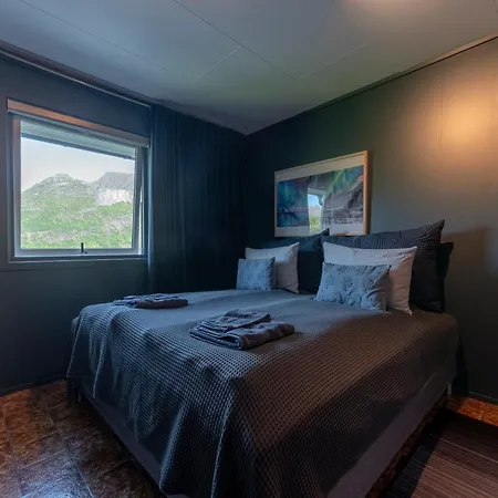 Spacious Waterfront Gem - Panoramic View - Terrace * Fjordgard