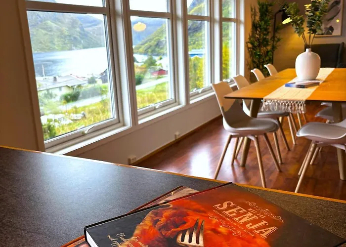 Spacious Waterfront Gem - Panoramic View - Terrace Vila *