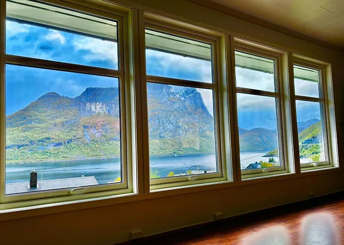 Spacious Waterfront Gem - Panoramic View - Terrace * Fjordgard