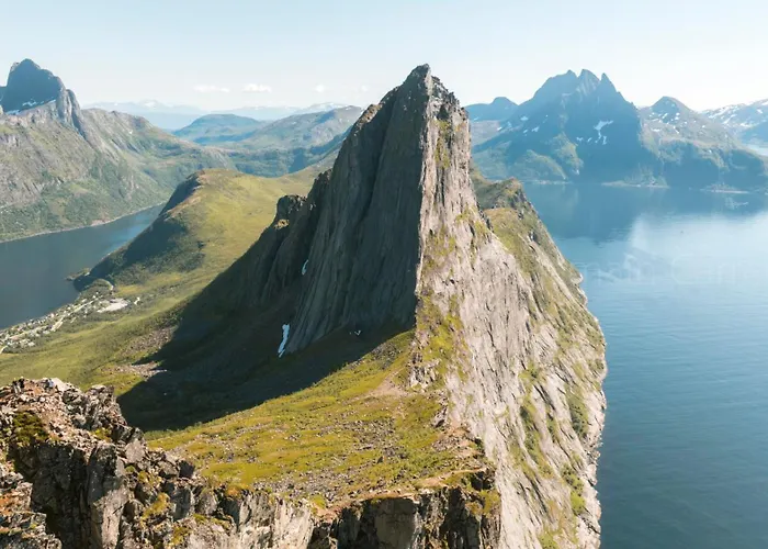 Villa Spacious Waterfront Gem - Panoramic View - Terrace