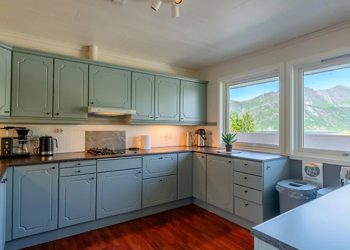 Spacious Waterfront Gem - Panoramic View - Terrace Villa *