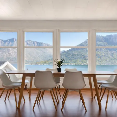 Spacious Waterfront Gem - Panoramic View - Terrace Fjordgard