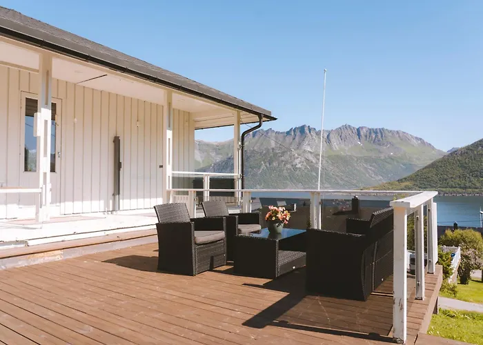 Βίλα Spacious Waterfront Gem - Panoramic View - Terrace Fjordgard