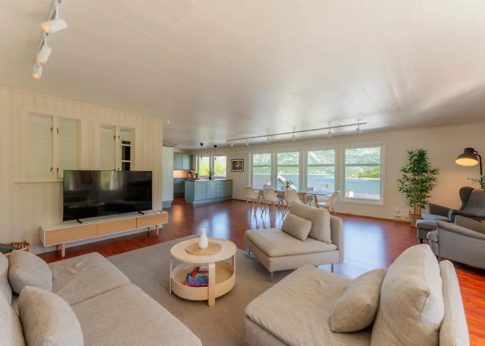 Spacious Waterfront Gem - Panoramic View - Terrace Βίλα