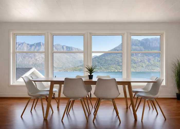 Spacious Waterfront Gem - Panoramic View - Terrace Fjordgard